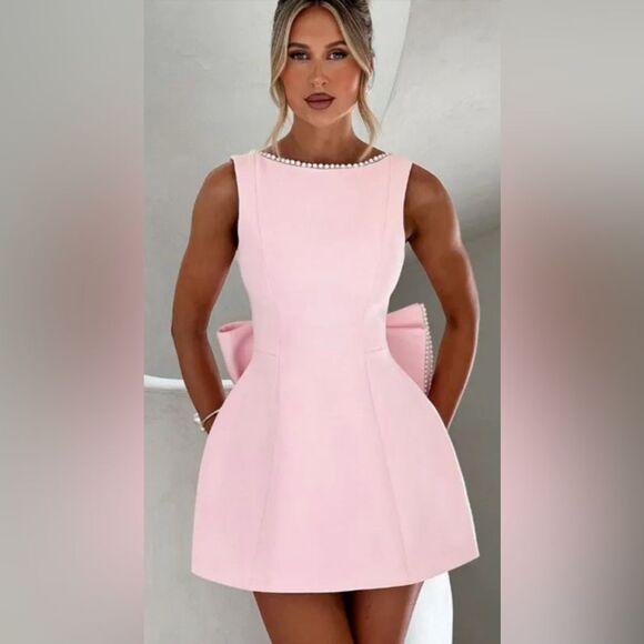 Elegant Pink Dress with Pearl Accents - Picture 1 of 2